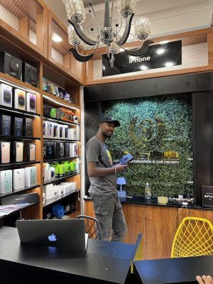 Slick Gadgets shop, Yala Towers